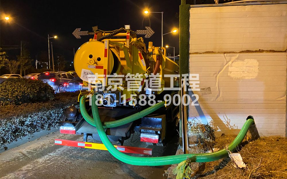 266松江临时工地抽粪